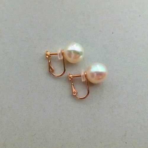 K10YGあこやセミバロック真珠イヤリング　ホワイト系　母の日におすすめ☆(PRAY-akoyapearl-さん)のメインイメージ