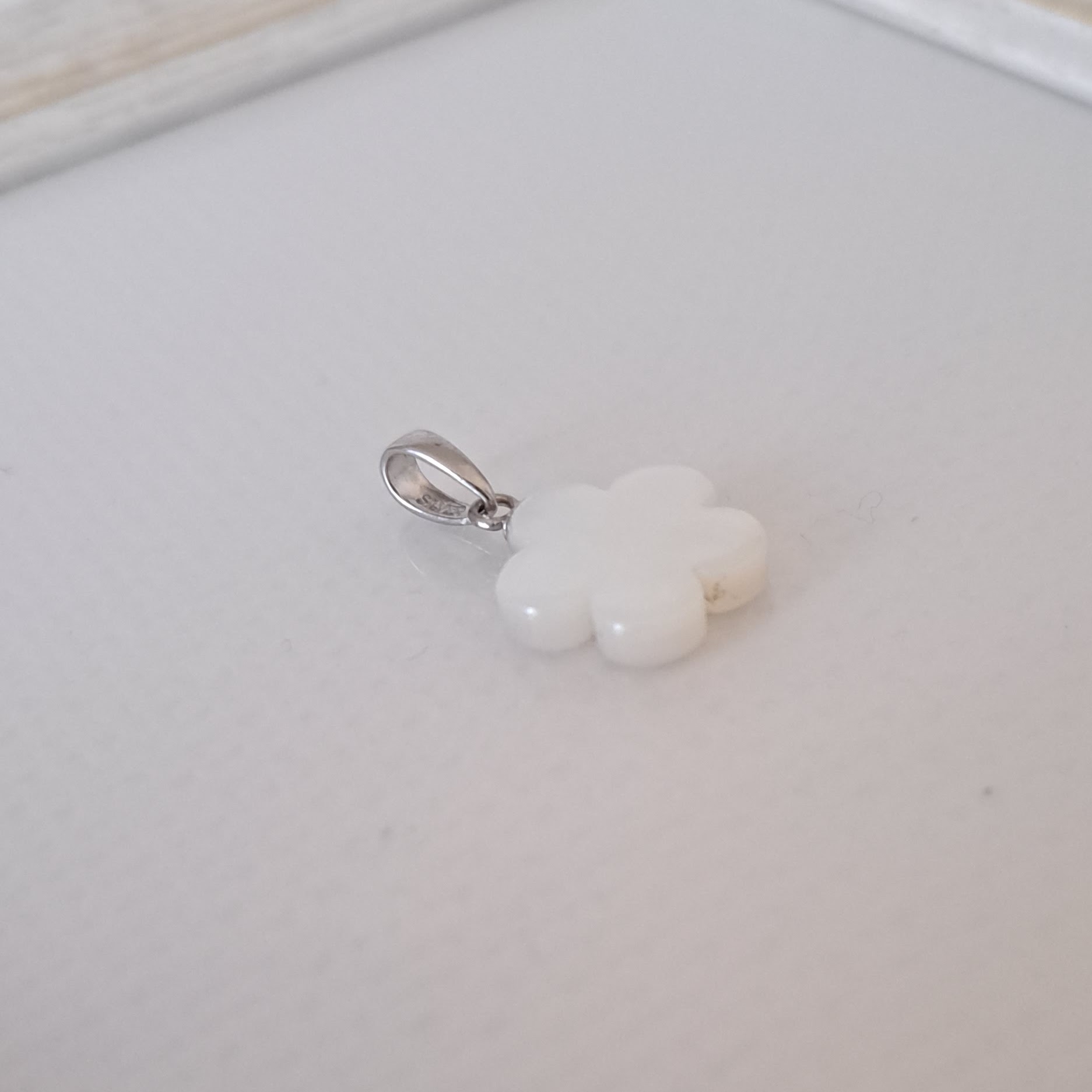 【Flower】花型マザーオブパールペンダントトップ　MPH704(unupli jewelry ‐ウヌプリ ジュエリー‐さん)のメインイメージ