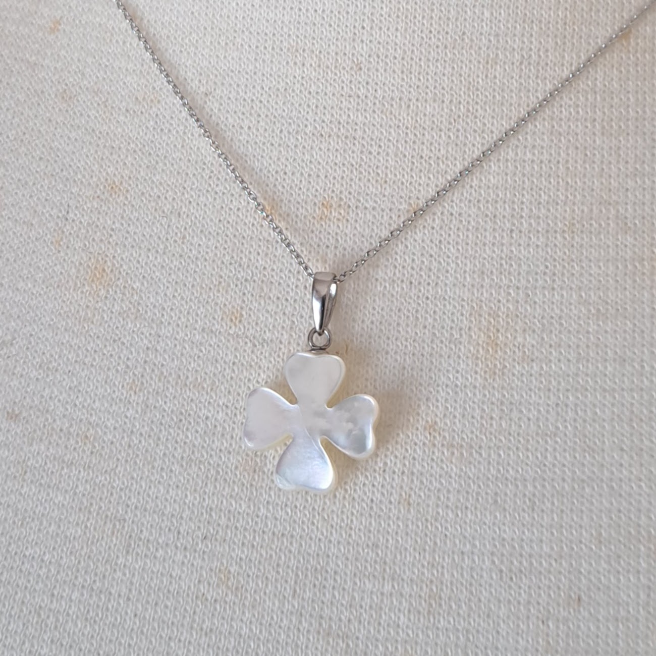 【Clover】クローバー型マザーオブパールペンダントトップ　MPH705(unupli jewelry ‐ウヌプリ ジュエリー‐さん)のメインイメージ