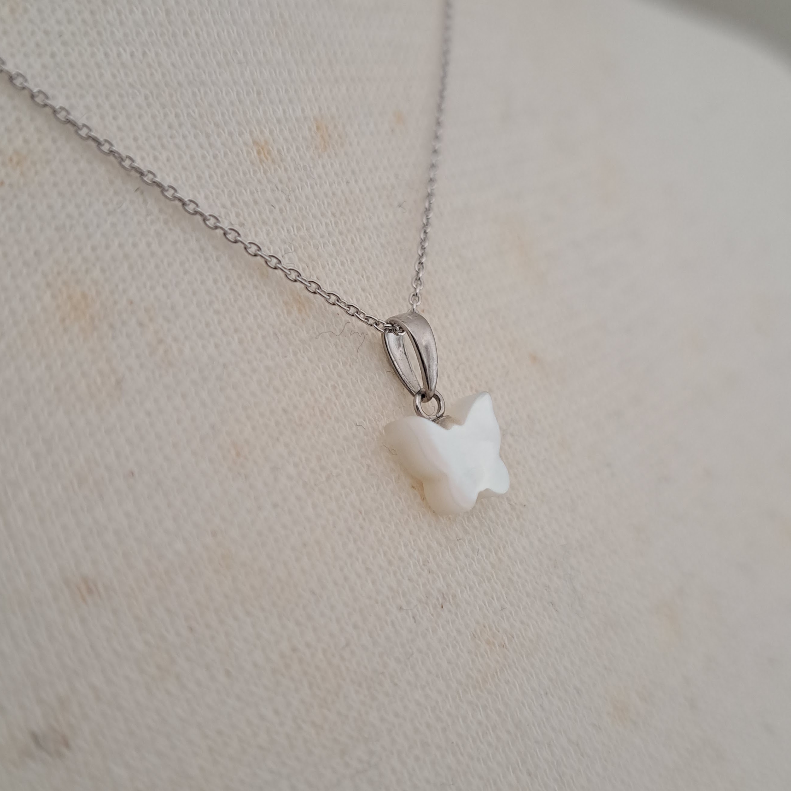 【Butterfly】蝶々型マザーオブパールペンダントトップ　MPH708(unupli jewelry ‐ウヌプリ ジュエリー‐さん)のメインイメージ