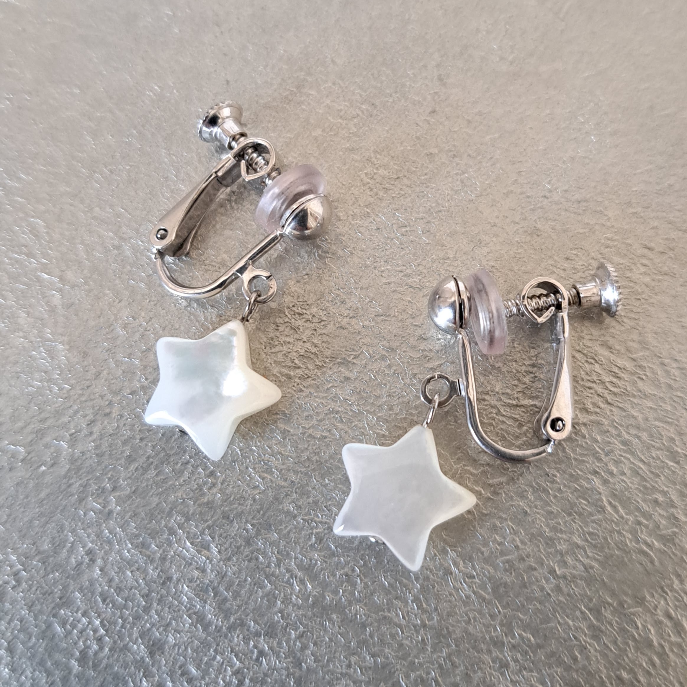 【STAR】星型マザーオブパールイヤリング　MER703(unupli jewelry ‐ウヌプリ ジュエリー‐さん)のメインイメージ