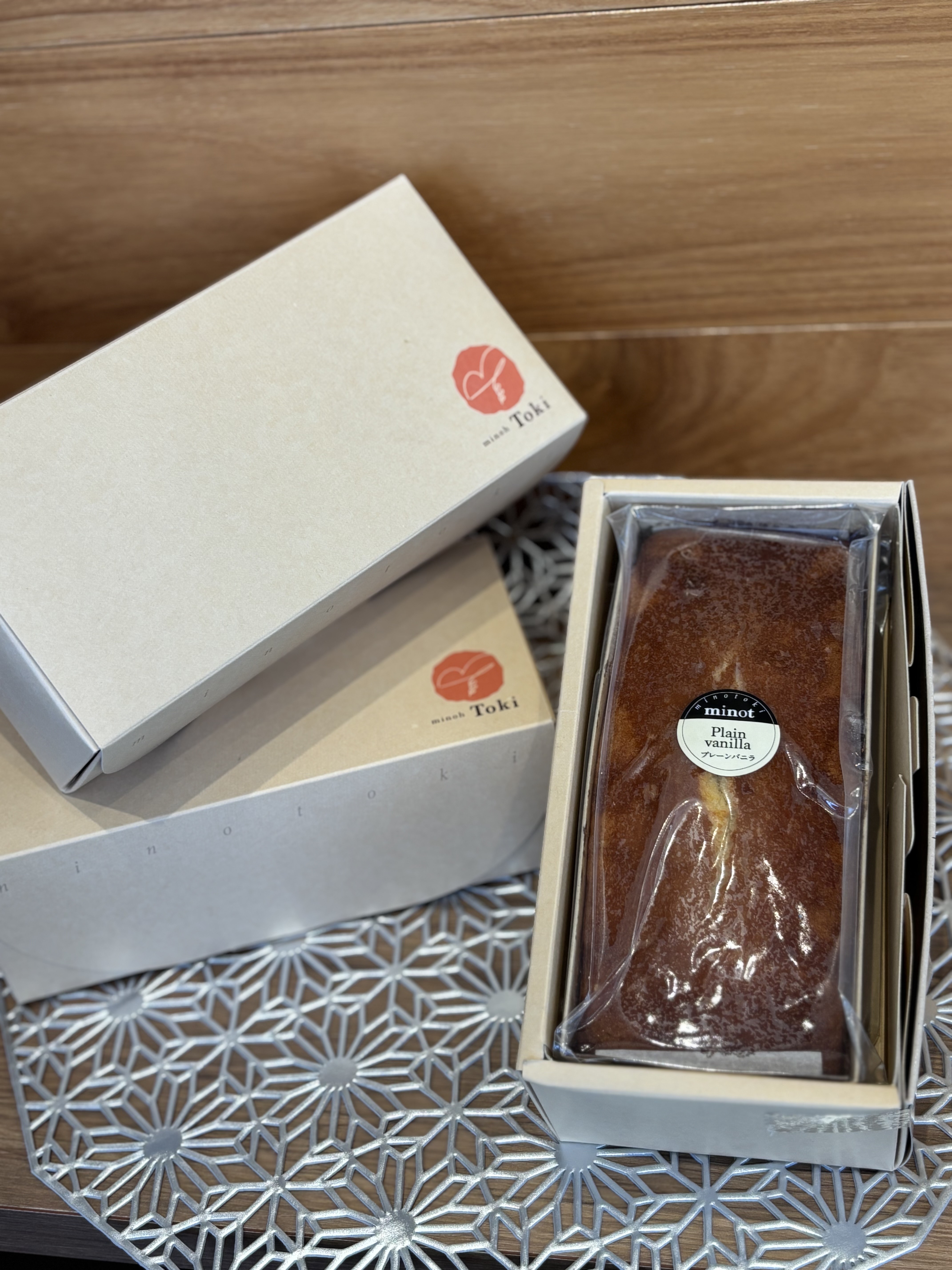 オリジナル焼き菓子 minot (ミノット) 　紅茶 （箱入り１本）(箕面 時さん)のメインイメージ