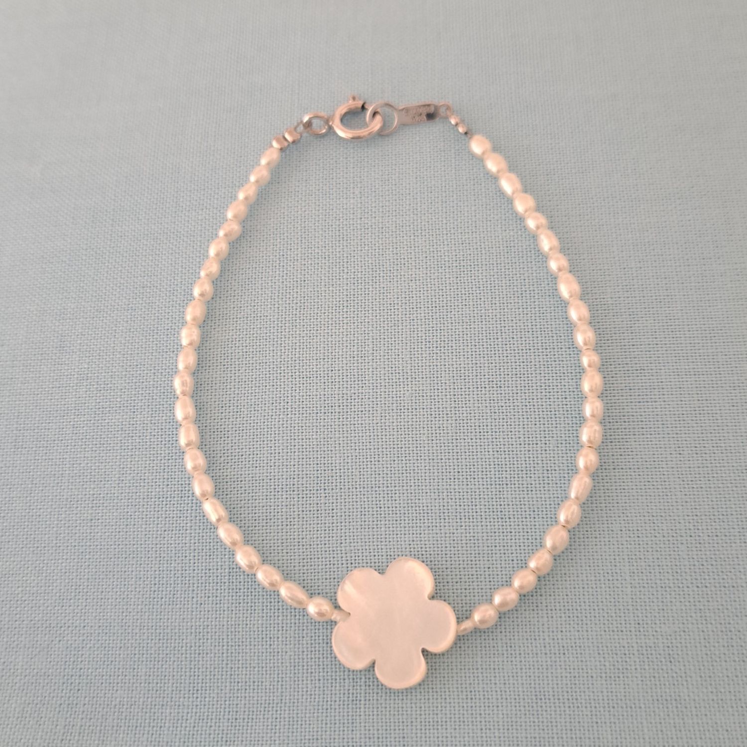 【Flower】花型マザーオブパール×淡水パールブレスレット　MBL704(unupli jewelry ‐ウヌプリ ジュエリー‐さん)のメインイメージ