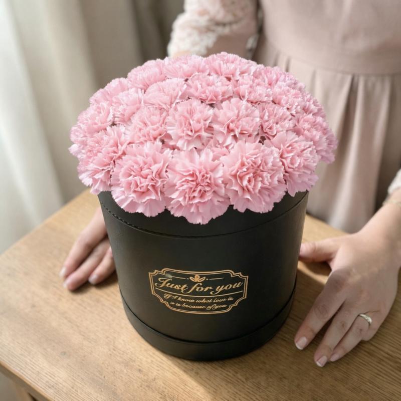 【期間限定】カーネーションボックス　ピーチピンク　F(20本）　母の日ギフト　母の日におすすめ☆(ROSE＆SKY（ローズアンドスカイ）さん)のメインイメージ