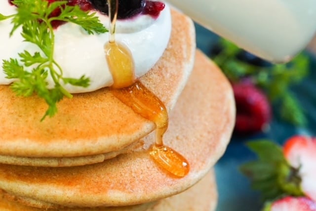 【ふわふわのパンケーキをご自宅でも！】古代小麦のパンケーキミックス(チャヤ マクロビオティックスHeartMall通販さん)のメインイメージ