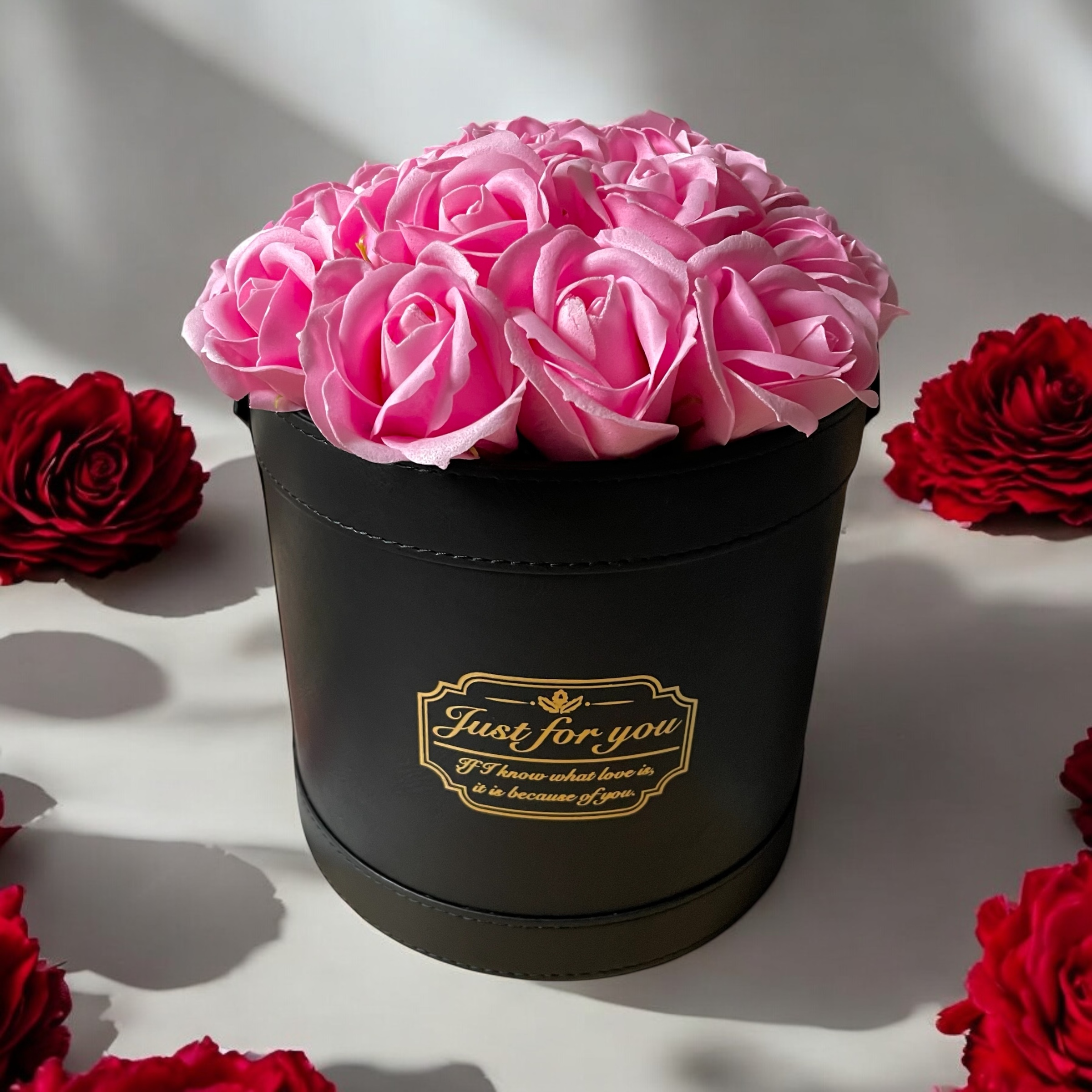 ピーチピンク　F(20本）　サヴォンローズ　ばらのレザーフラワーボックス　母の日におすすめ☆(ROSE＆SKY（ローズアンドスカイ）さん)のメインイメージ