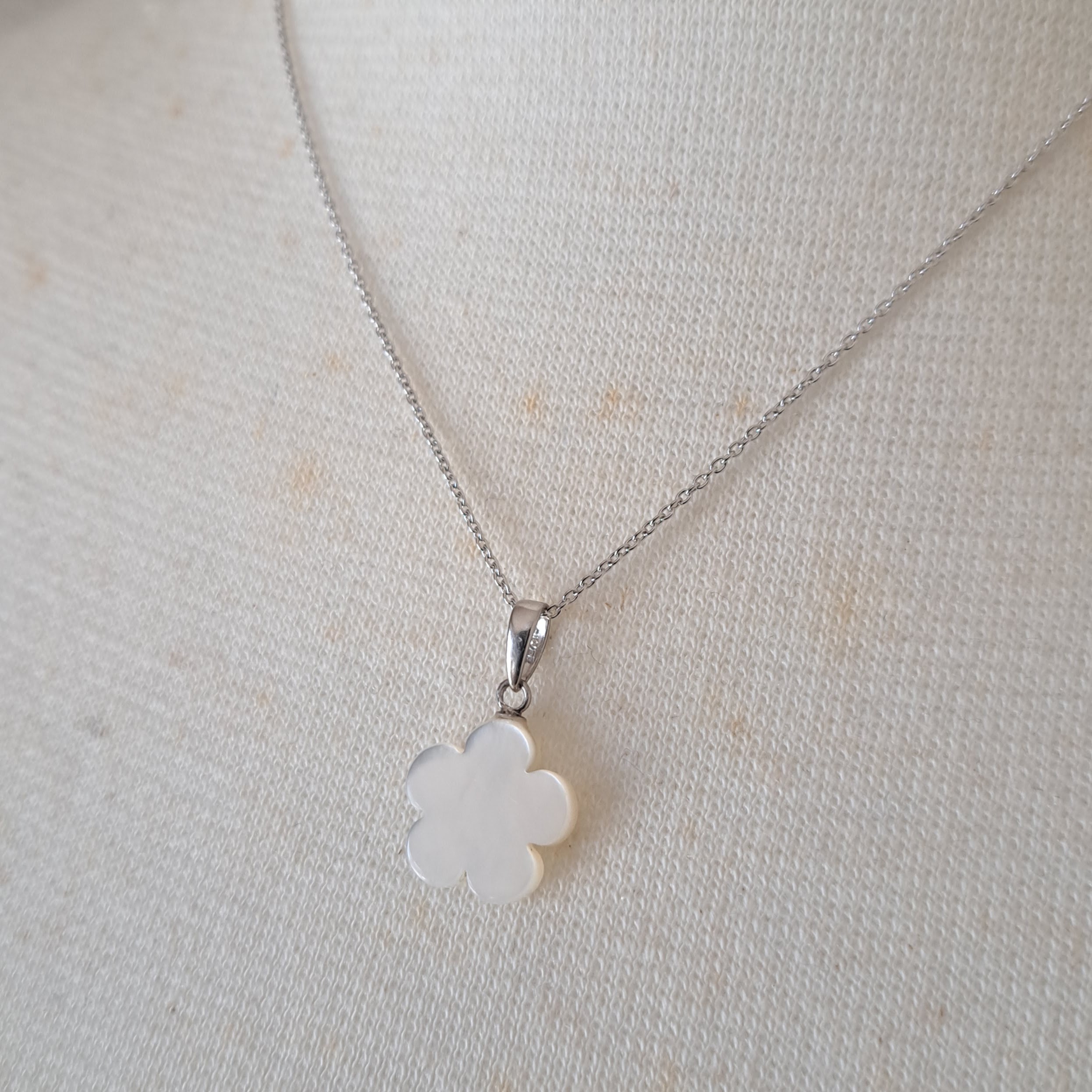 【Flower】花型マザーオブパールペンダントトップ　MPH704(unupli jewelry ‐ウヌプリ ジュエリー‐さん)のメインイメージ