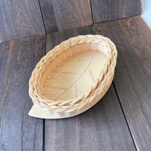 【母の日におすすめ】 木と籐のリーフトレー(toAmu_rattan ‐トウアムラタン‐さん)のメインイメージ