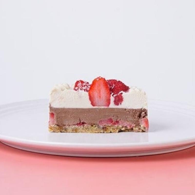 ストロベリーデコレーションrawケーキ(ローケーキ)　rawショコラクリーム × ホイップ　S 4号 12cm(2〜3名分)　母の日におすすめ☆(Maple Raw -メープル ロー-さん)のメインイメージ