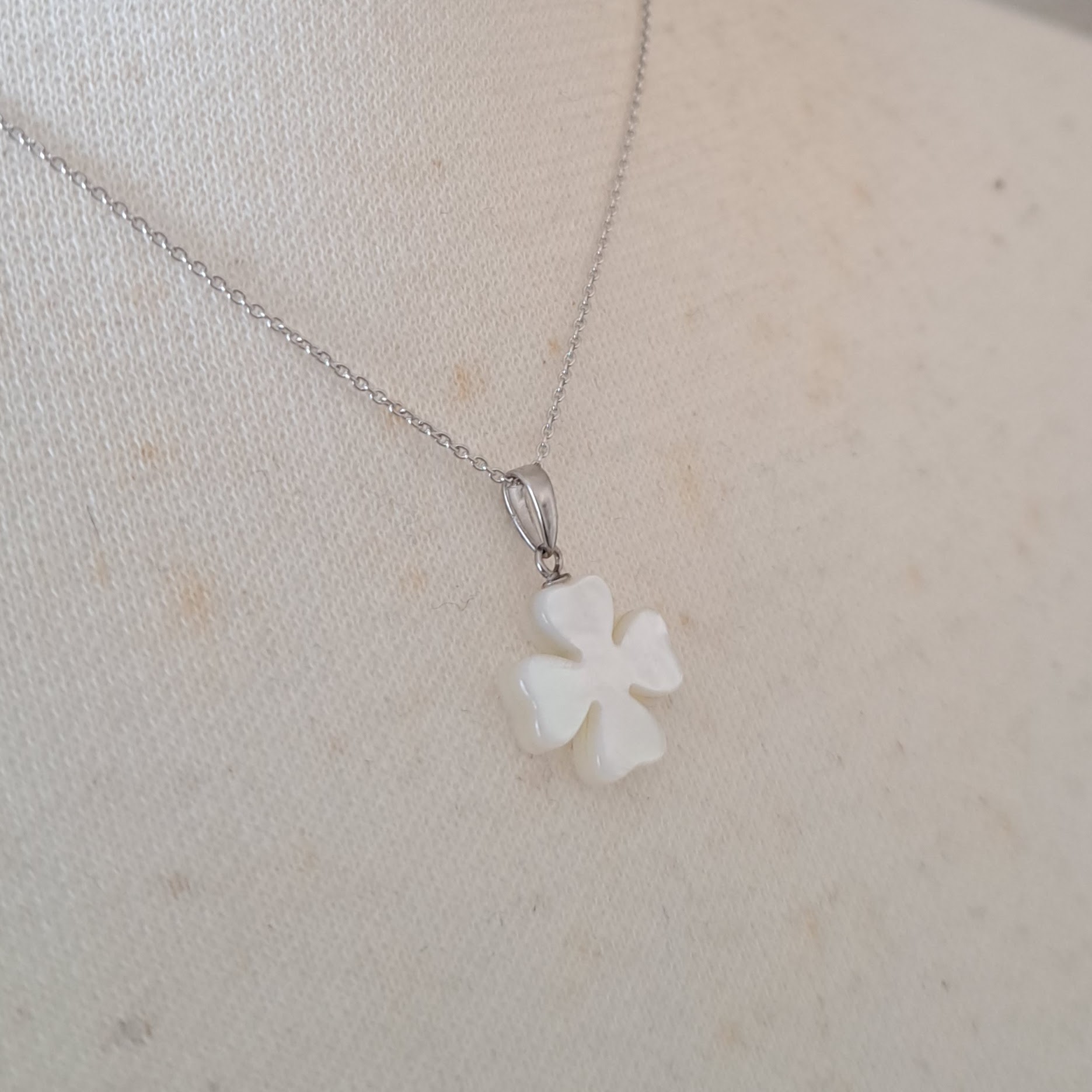 【Clover】クローバー型マザーオブパールペンダントトップ　MPH705(unupli jewelry ‐ウヌプリ ジュエリー‐さん)のメインイメージ