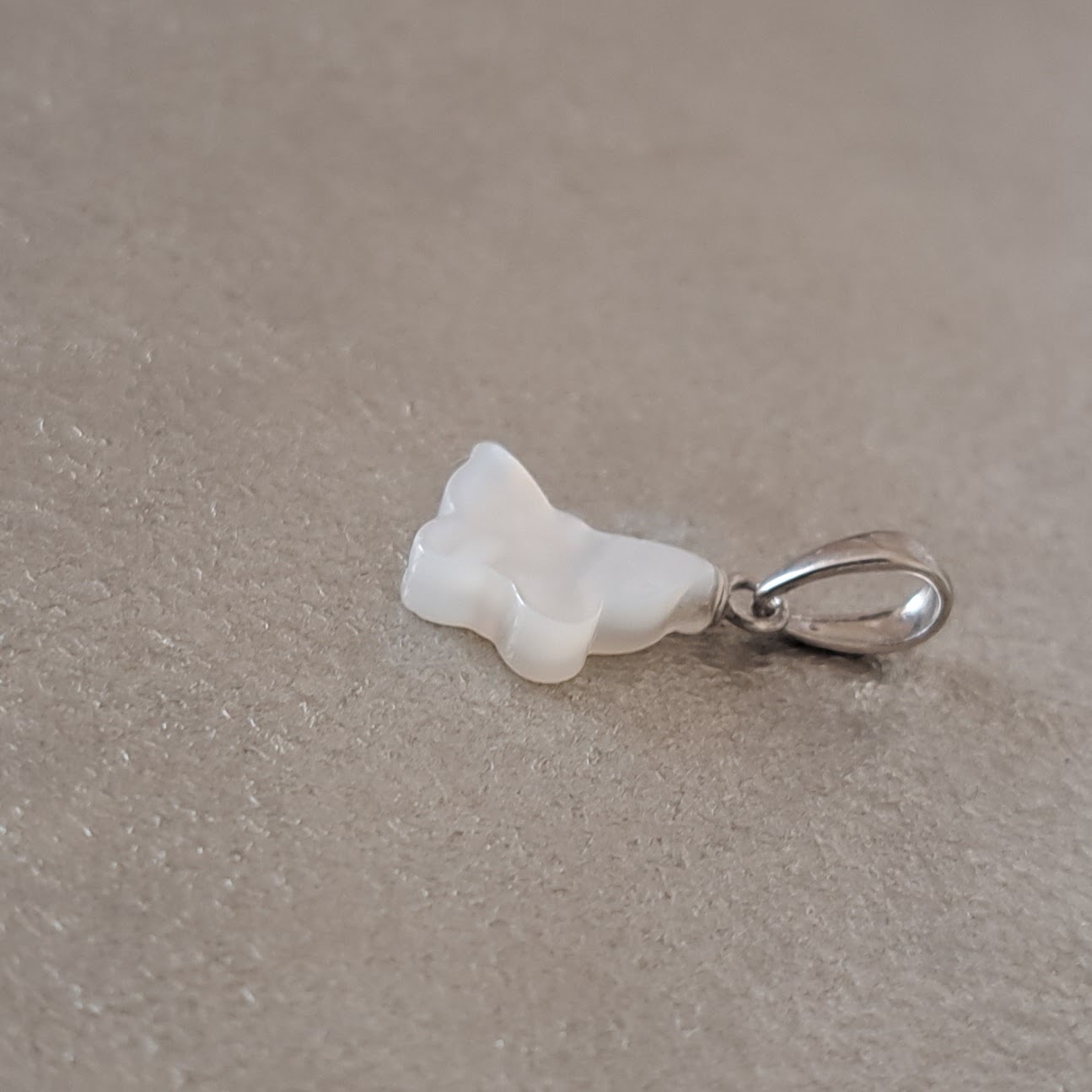 【Butterfly】蝶々型マザーオブパールペンダントトップ　MPH707(unupli jewelry ‐ウヌプリ ジュエリー‐さん)のメインイメージ