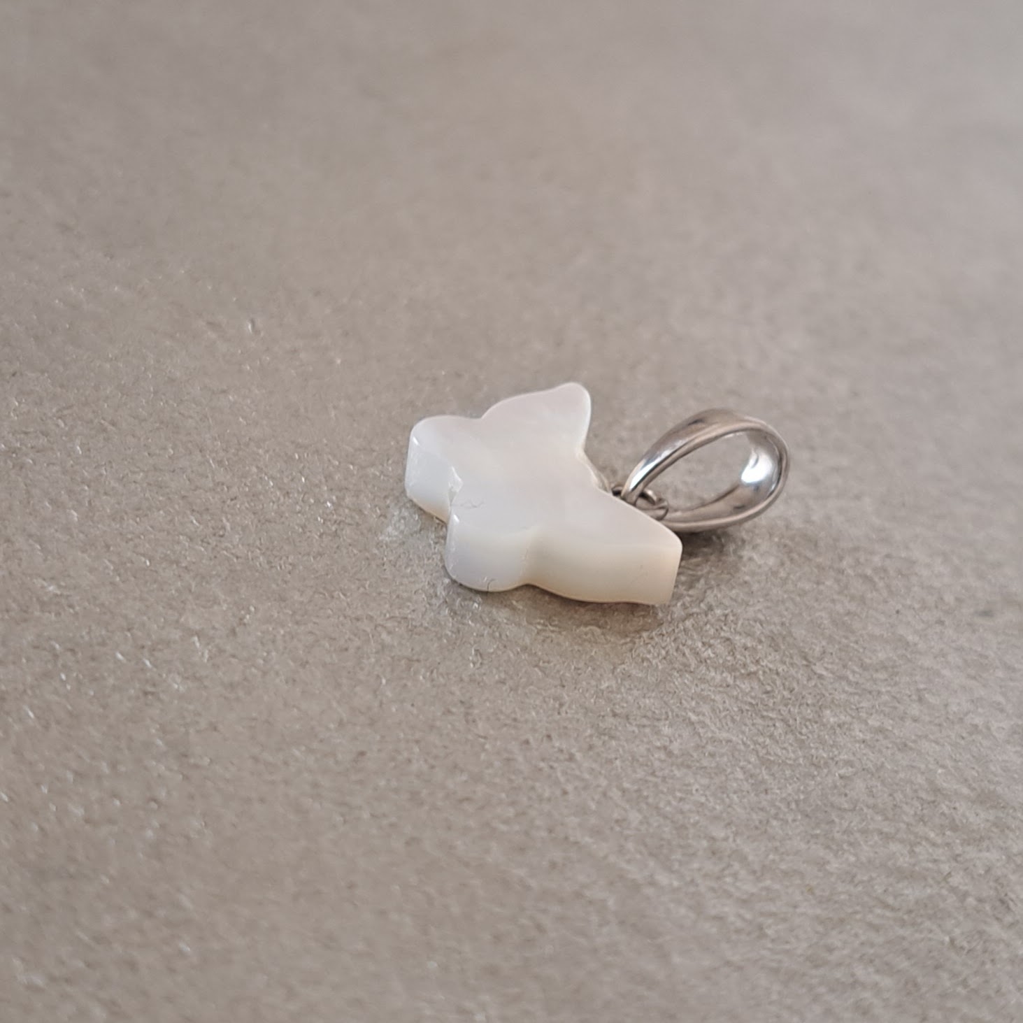 【Butterfly】蝶々型マザーオブパールペンダントトップ　MPH708(unupli jewelry ‐ウヌプリ ジュエリー‐さん)のメインイメージ