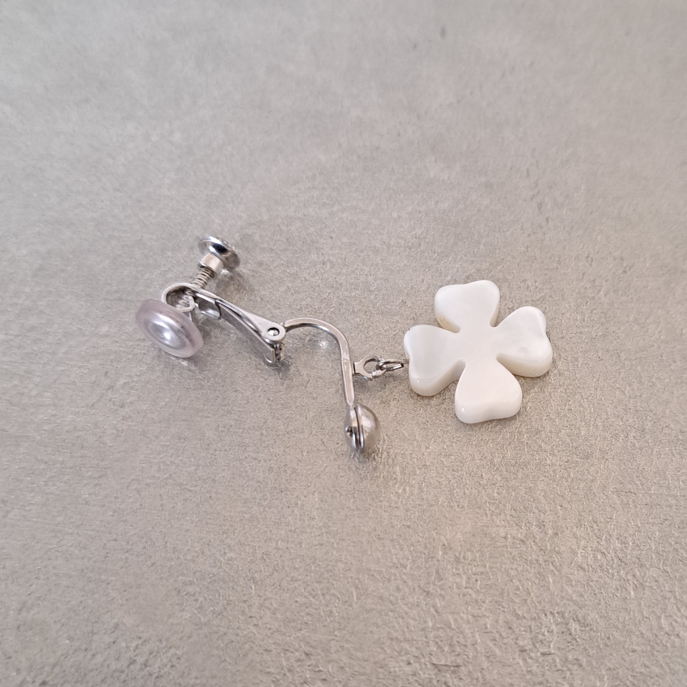 【Clover】クローバー型マザーオブパールイヤリング　MER705(unupli jewelry ‐ウヌプリ ジュエリー‐さん)のメインイメージ