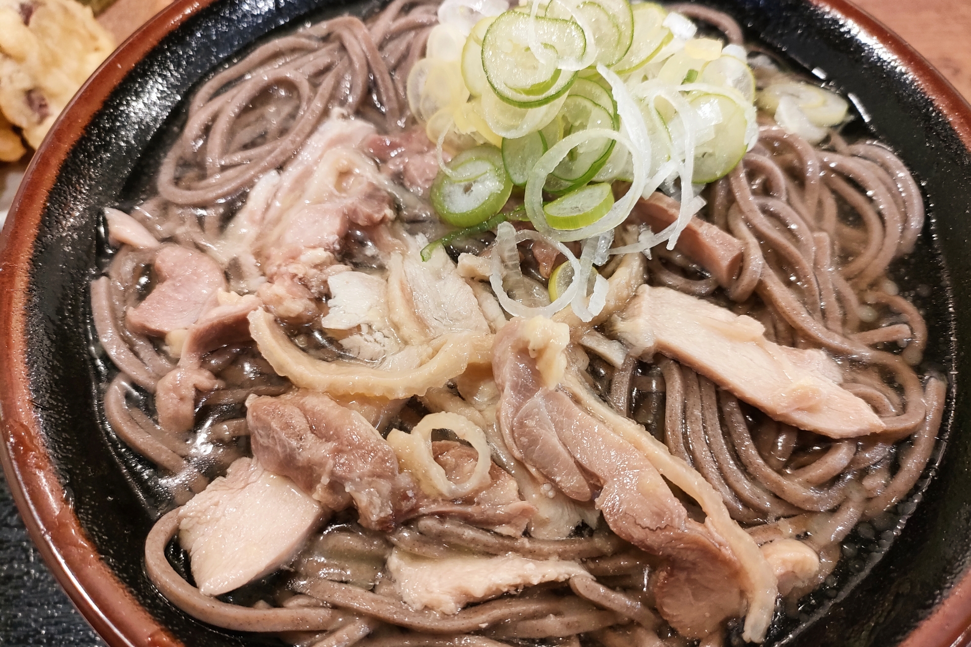 名物Ｂ級グルメおいしい肉そば（4人前）鶏チャーシュー入り　暑い夏は冷たく寒い冬は温かくして(sweetpool gardenさん)のメインイメージ